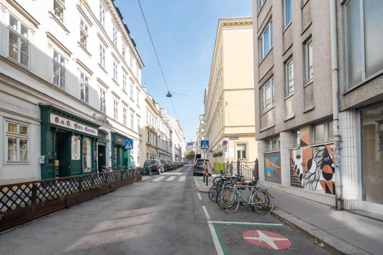 Immersed Into Vienna'S City Life And Yet A Retreat Exterior photo